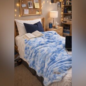 NIP Muk Luks Sky Blue Tie Dye Throw Blanket 50 x 60